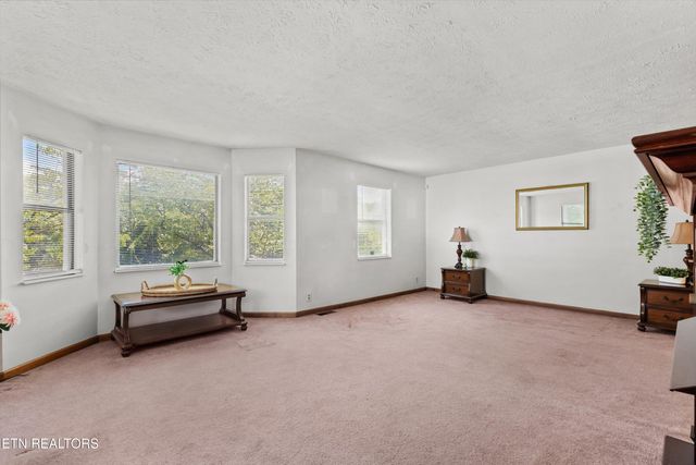 105 Seminole Drive, Knoxville, TN 37914