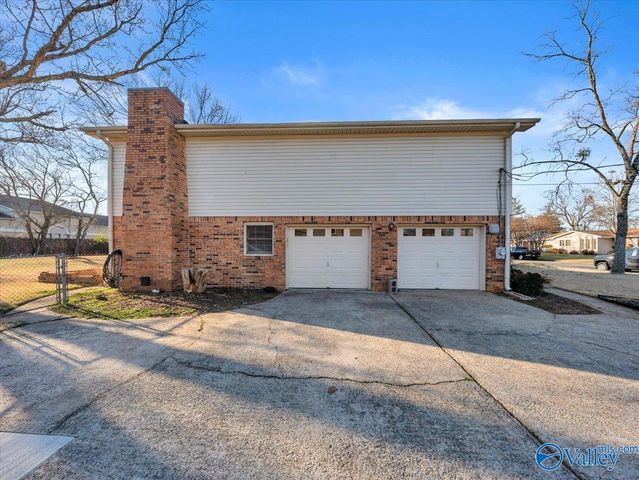 7811 Benton Street SE, Huntsville, AL 35802