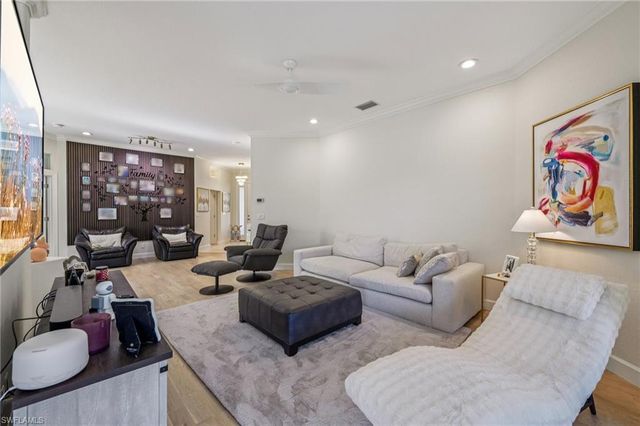 199 Vista LN, Naples, FL 34119