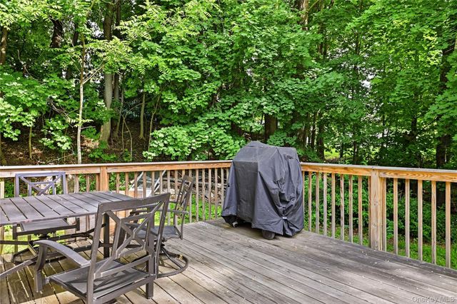 6 Riverview Avenue, New Windsor, NY 12553