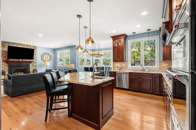 3 Macarthur Rd, Wellesley, MA 02482