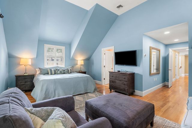 3 Macarthur Rd, Wellesley, MA 02482