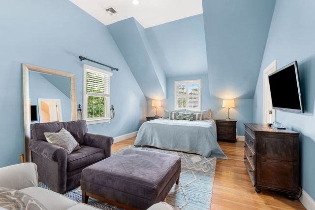 3 Macarthur Rd, Wellesley, MA 02482