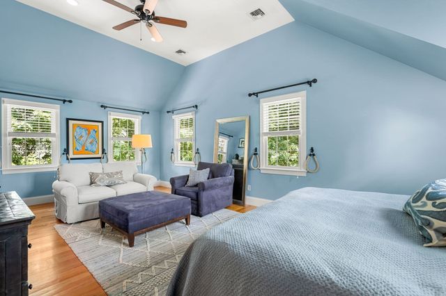 3 Macarthur Rd, Wellesley, MA 02482