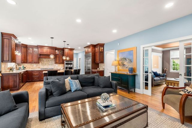 3 Macarthur Rd, Wellesley, MA 02482