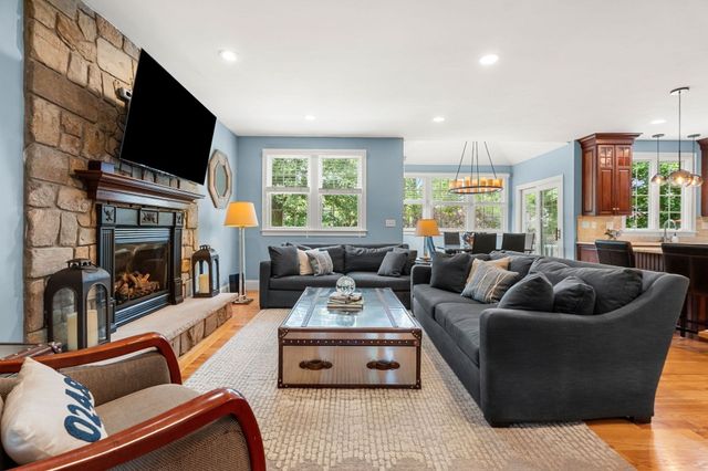 3 Macarthur Rd, Wellesley, MA 02482