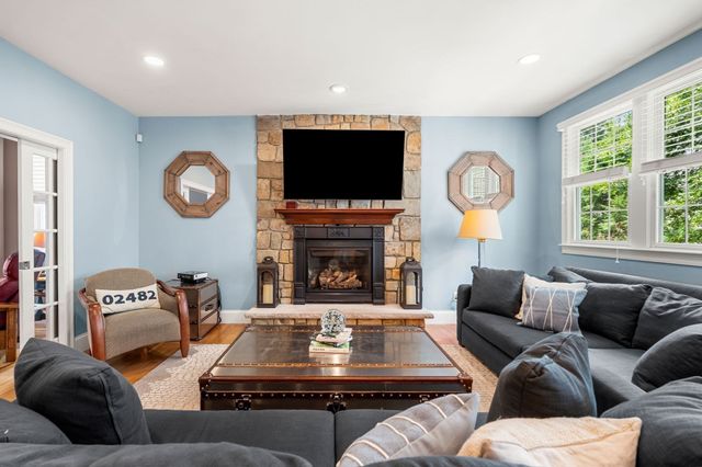 3 Macarthur Rd, Wellesley, MA 02482