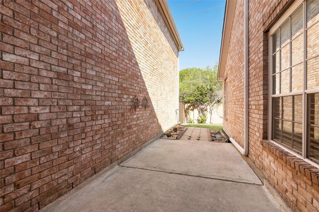 1014 Enclave Square N, Houston, TX 77077