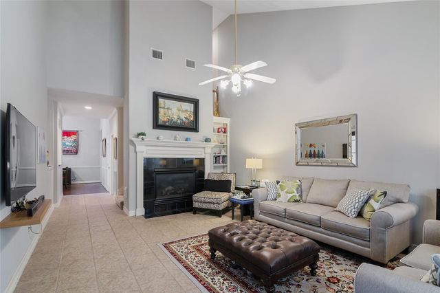 1014 Enclave Square N, Houston, TX 77077