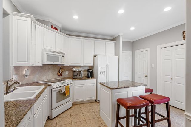 1014 Enclave Square N, Houston, TX 77077