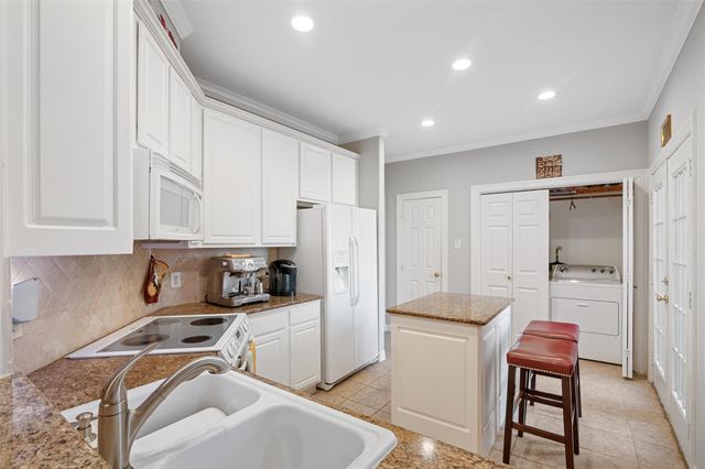 1014 Enclave Square N, Houston, TX 77077