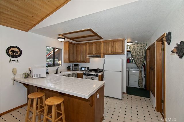 843 Victoria, Sugarloaf, CA 92386