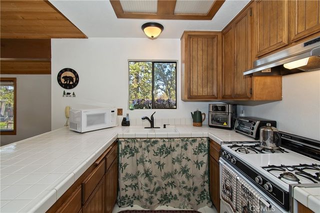 843 Victoria, Sugarloaf, CA 92386