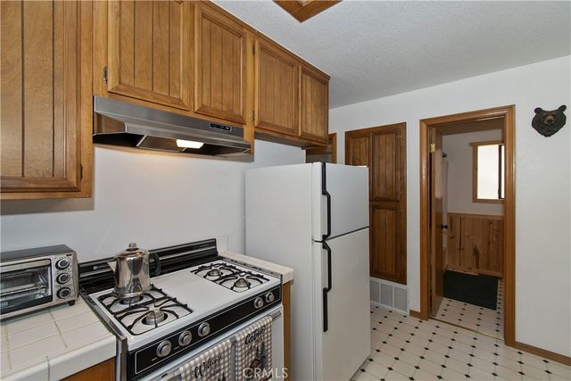 843 Victoria, Sugarloaf, CA 92386