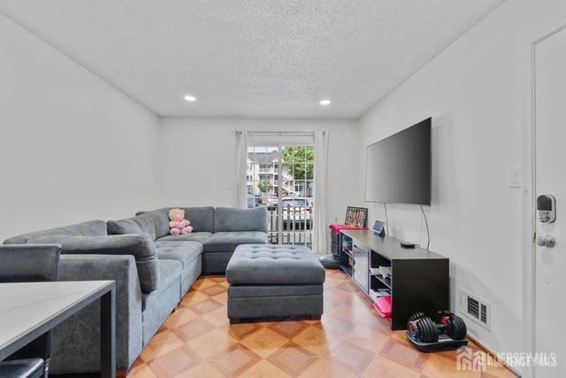 251 Kempsey Drive, North Brunswick, NJ 08902