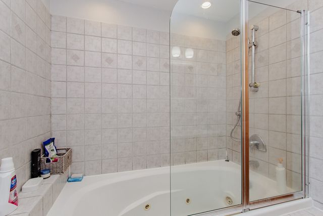 4340 Kolze Avenue, Schiller Park, IL 60176