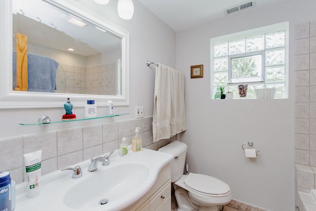 4340 Kolze Avenue, Schiller Park, IL 60176