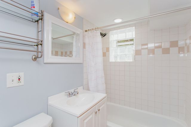 4340 Kolze Avenue, Schiller Park, IL 60176