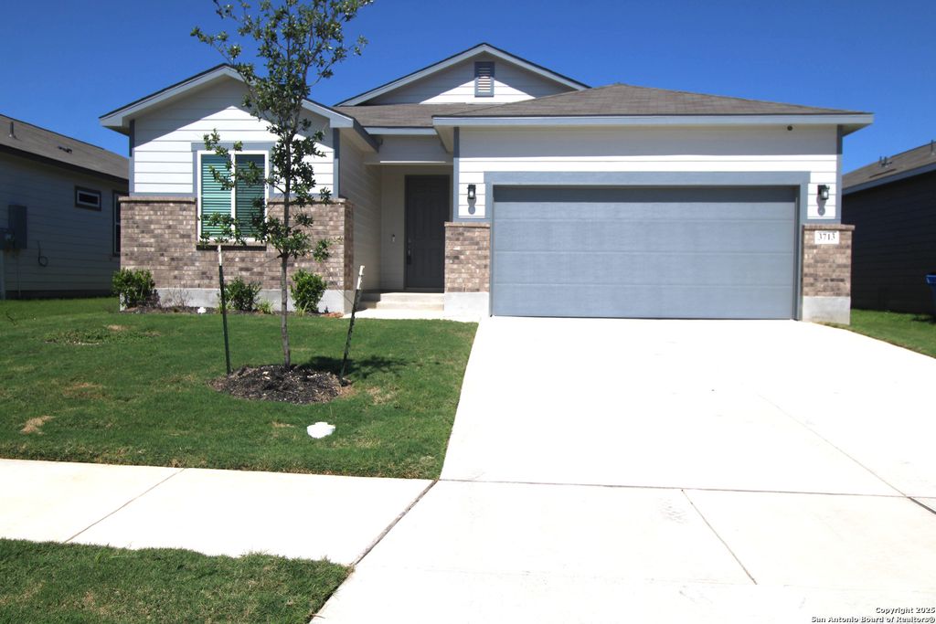 3713 Tripps, Seguin, TX 78155