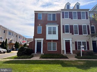 42802 SAN SEBASTIAN TER, Chantilly, VA 20152
