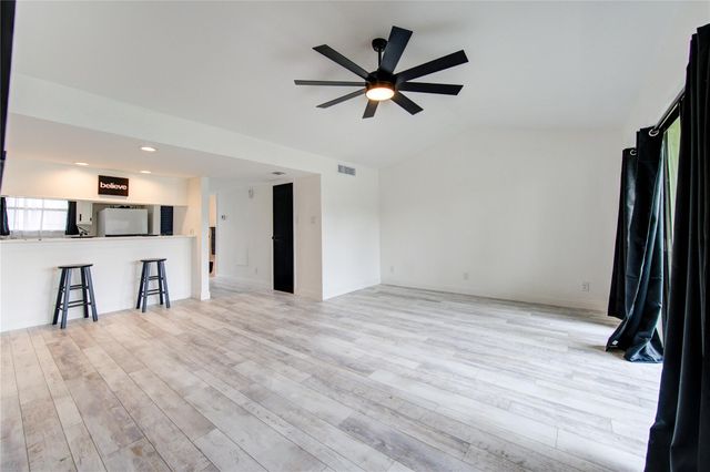 14777 Wunderlich Drive 1006, Houston, TX 77069