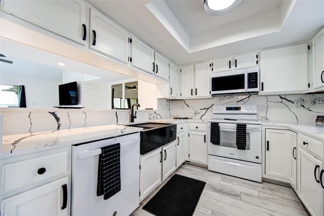 14777 Wunderlich Drive 1006, Houston, TX 77069