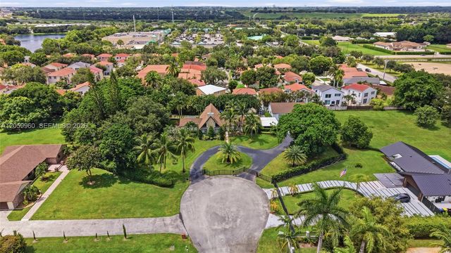 5011 Hawkhurst Avenue, Southwest Ranches, FL 33331