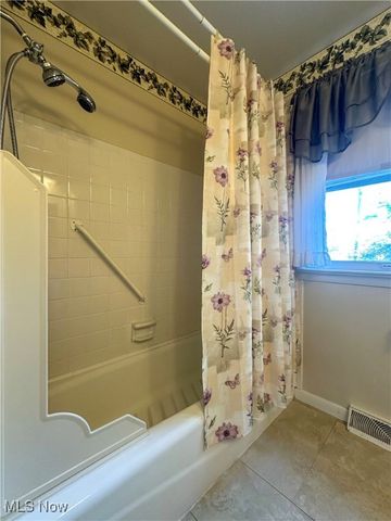 4651 Warwick Drive S, Canfield, OH 44406