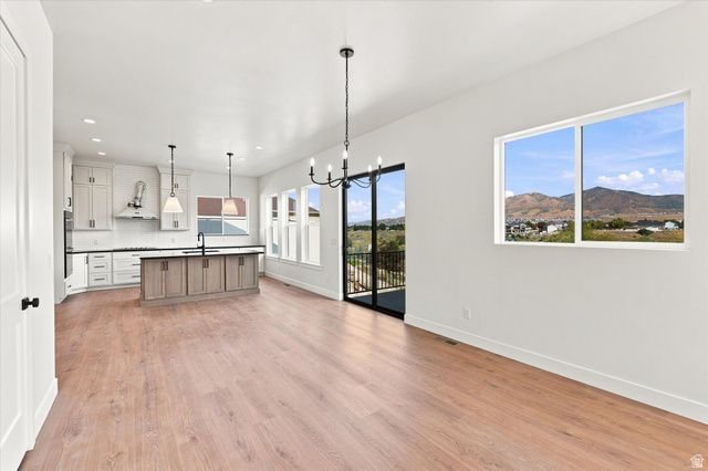975 E OAK CREEK DR, Lehi, UT 84043