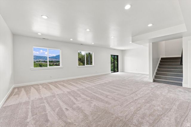 975 E OAK CREEK DR, Lehi, UT 84043