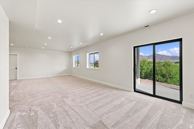 975 E OAK CREEK DR, Lehi, UT 84043