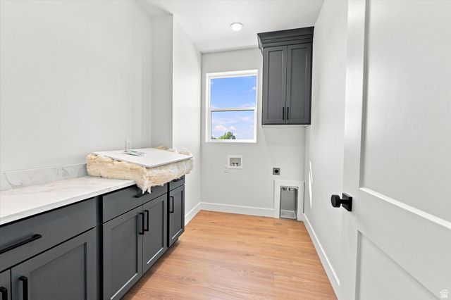 975 E OAK CREEK DR, Lehi, UT 84043
