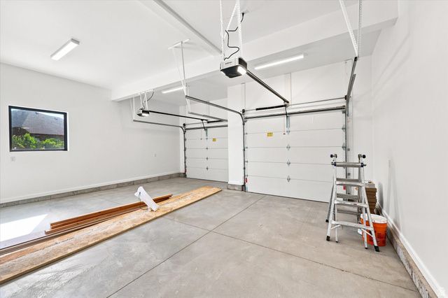 975 E OAK CREEK DR, Lehi, UT 84043
