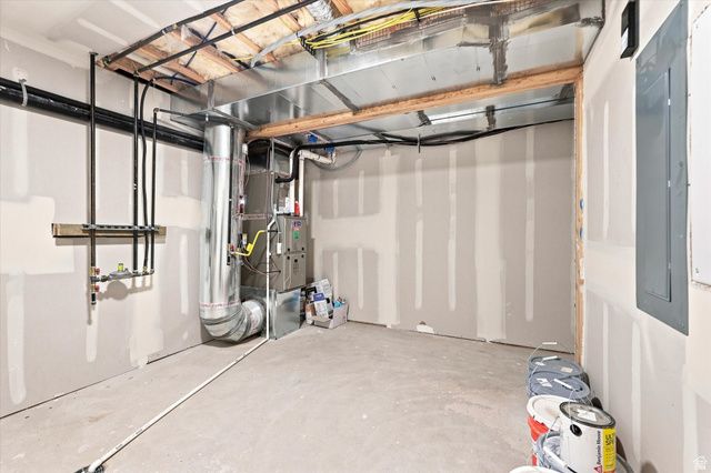 975 E OAK CREEK DR, Lehi, UT 84043