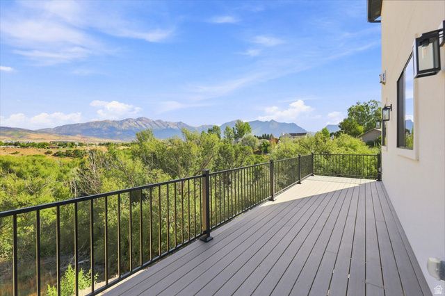 975 E OAK CREEK DR, Lehi, UT 84043