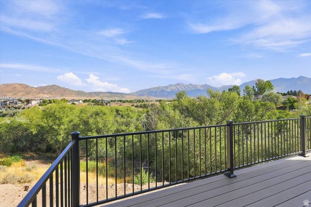 975 E OAK CREEK DR, Lehi, UT 84043