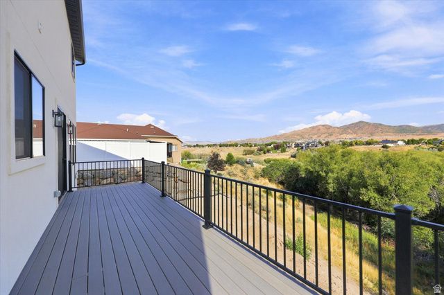 975 E OAK CREEK DR, Lehi, UT 84043