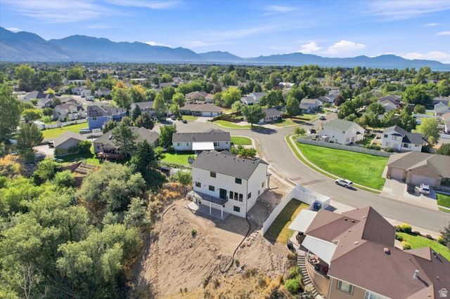 975 E OAK CREEK DR, Lehi, UT 84043