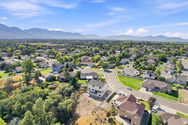 975 E OAK CREEK DR, Lehi, UT 84043