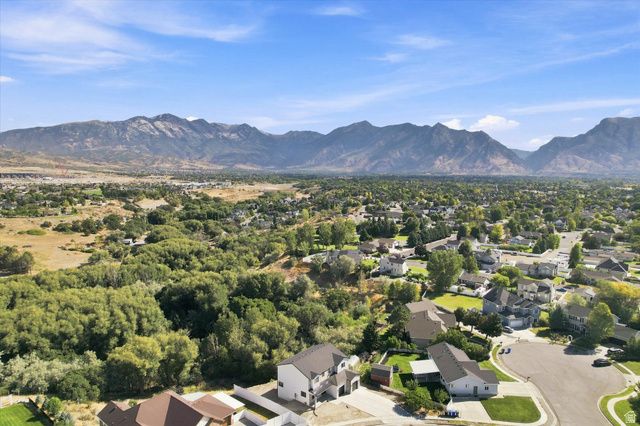 975 E OAK CREEK DR, Lehi, UT 84043