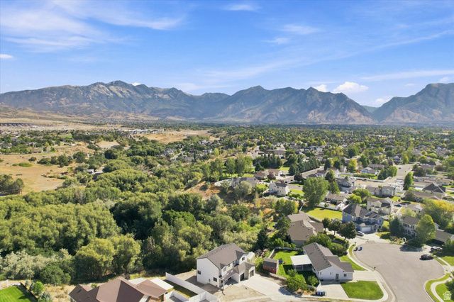 975 E OAK CREEK DR, Lehi, UT 84043