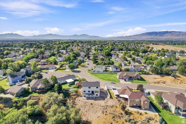 975 E OAK CREEK DR, Lehi, UT 84043