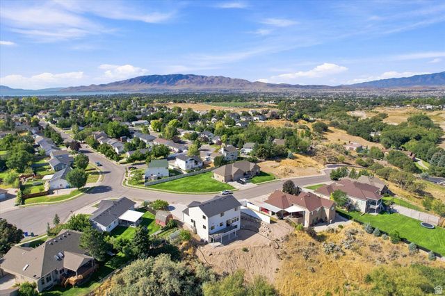 975 E OAK CREEK DR, Lehi, UT 84043