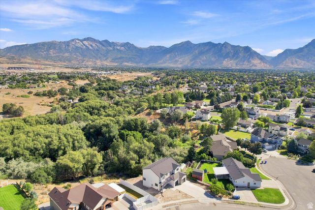 975 E OAK CREEK DR, Lehi, UT 84043