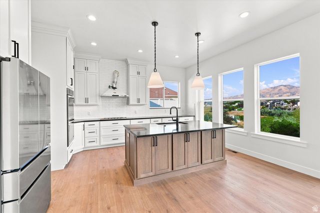 975 E OAK CREEK DR, Lehi, UT 84043