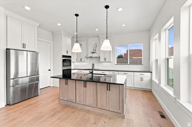 975 E OAK CREEK DR, Lehi, UT 84043