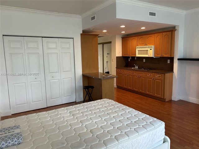 700 Biltmore Way 215, Coral Gables, FL 33134