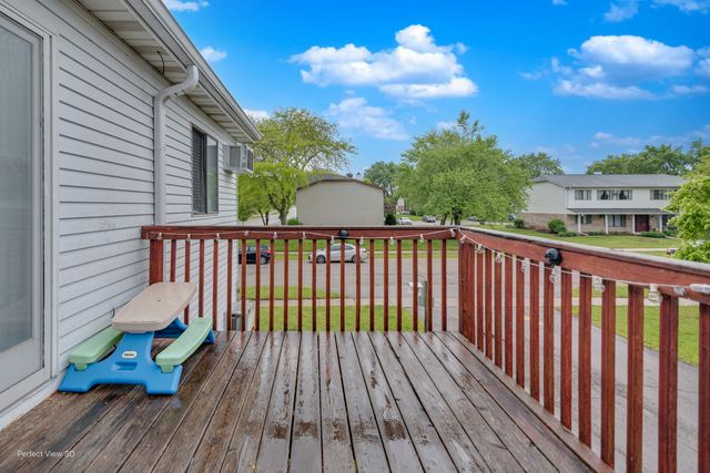 370 Echo Lane 3, Aurora, IL 60504