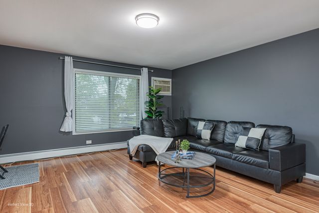 370 Echo Lane 3, Aurora, IL 60504