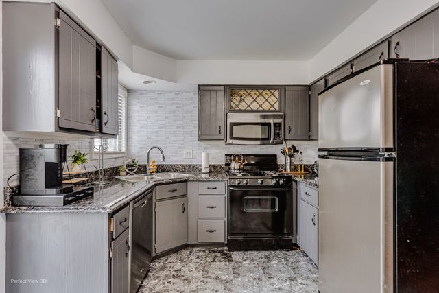 370 Echo Lane 3, Aurora, IL 60504